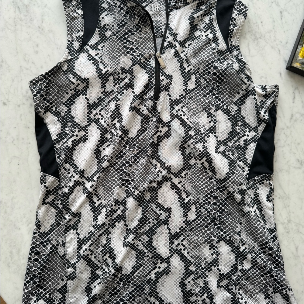 Sleeveless golf shirt